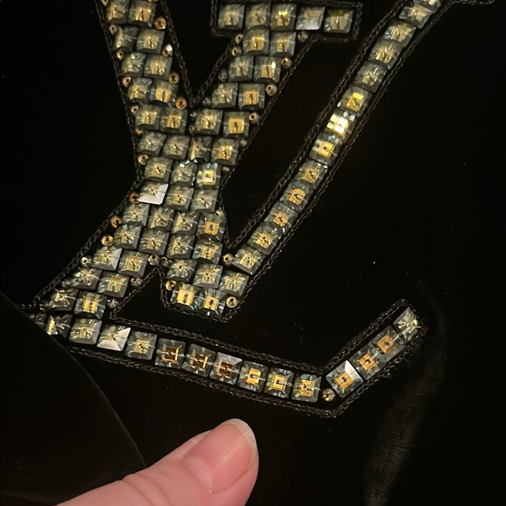 Louis Vuitton Black Velvet Scarf with Iconic LV Logo Rhinestones Silk backside - Picture 12 of 13